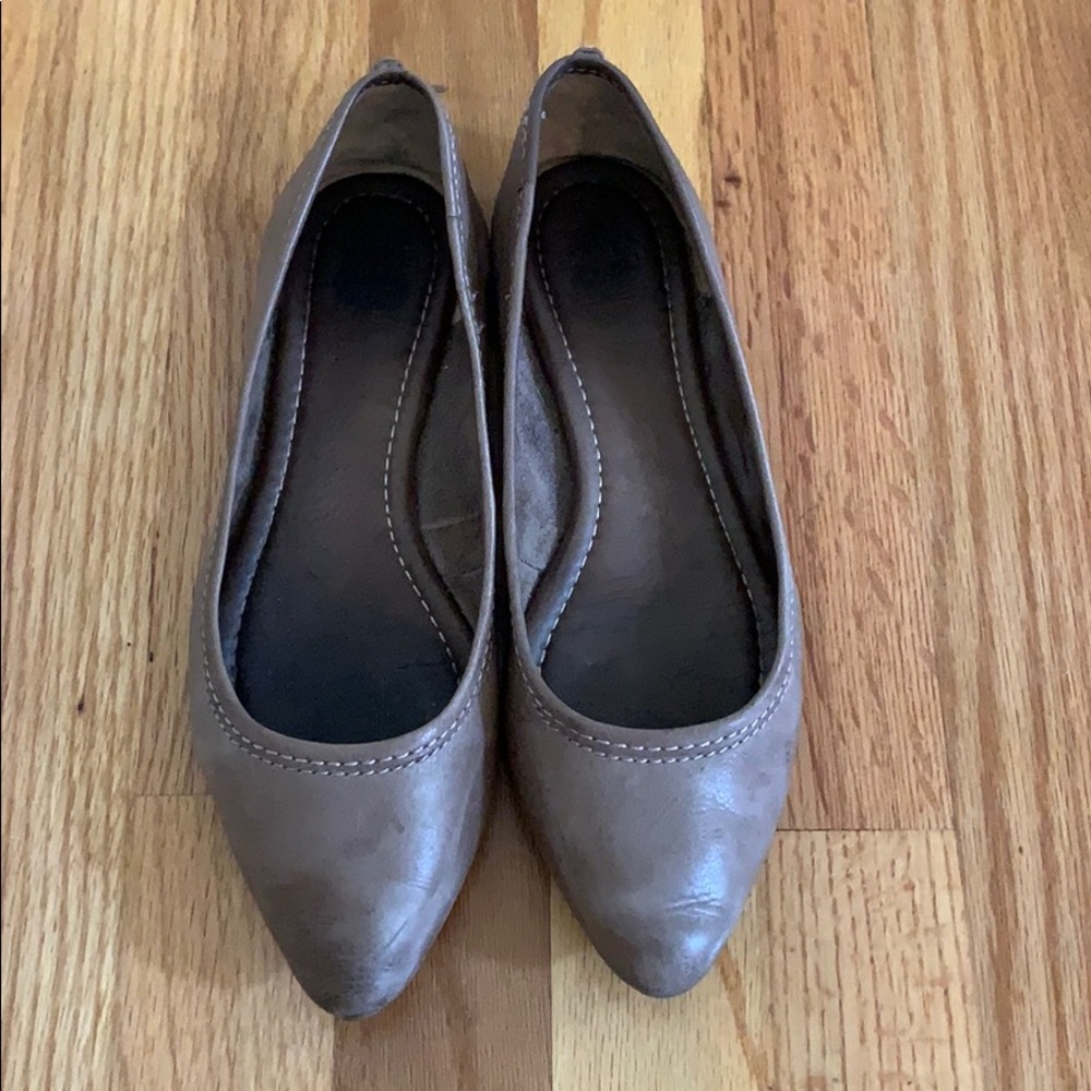 Frye Regina Flat- Taupe/Gray color- Size 8.5